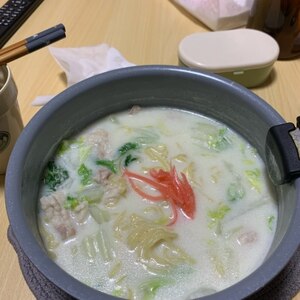 味付食材で簡単！豚バラ肉と白菜のネギ塩ミルク鍋♪